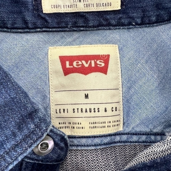Levi’s Red Tab Denim Shirt​​​​​​​​​​​​​​​​​​​​​​​​​​​​​​​​​​​​​​​ - Picture 3 of 7